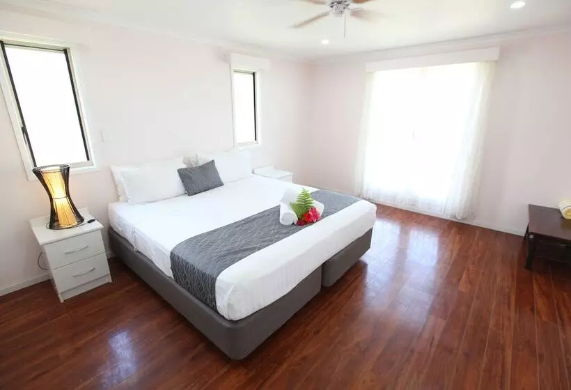 Moana Sands Beachfront Villas