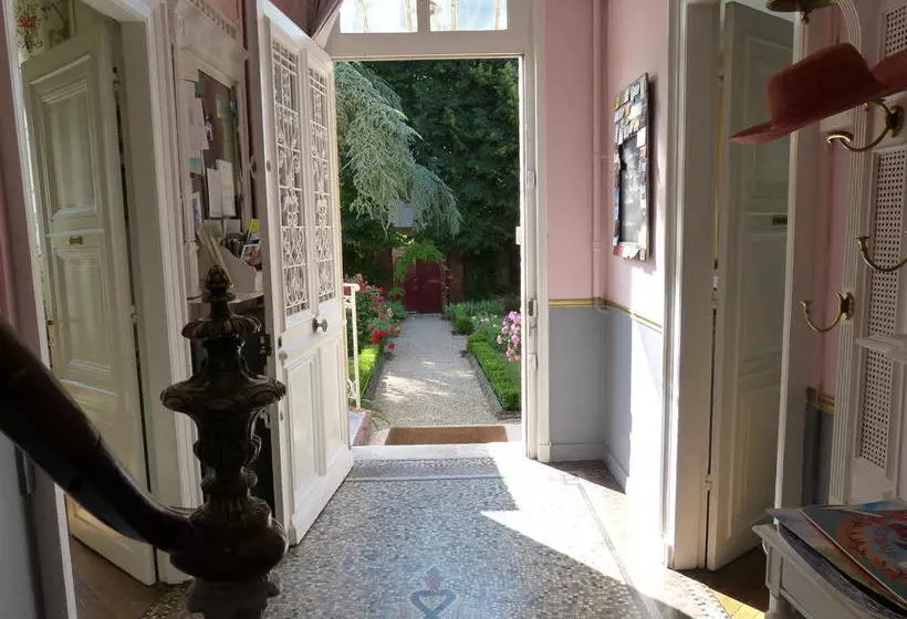 Aamiaismajoitus (B&B) Villa La Gloriette