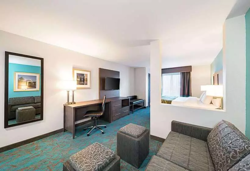 Hotelli Comfort Inn & Suites Oklahoma City Near Bricktown
