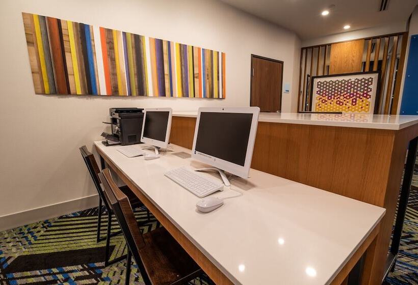 Отель Holiday Inn Express & Suites   Moses Lake, An Ihg