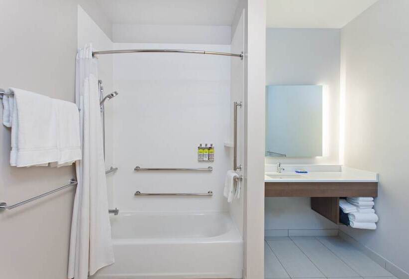 Отель Holiday Inn Express & Suites   Moses Lake, An Ihg