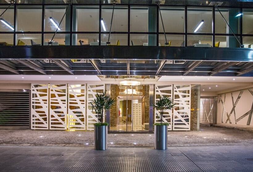 Hotelli Howard Johnson Plaza Buenos Aires