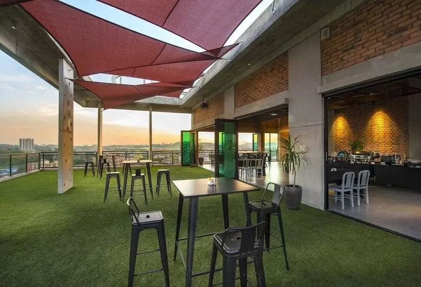 ホテル Ibis Styles Kota Kinabalu Inanam