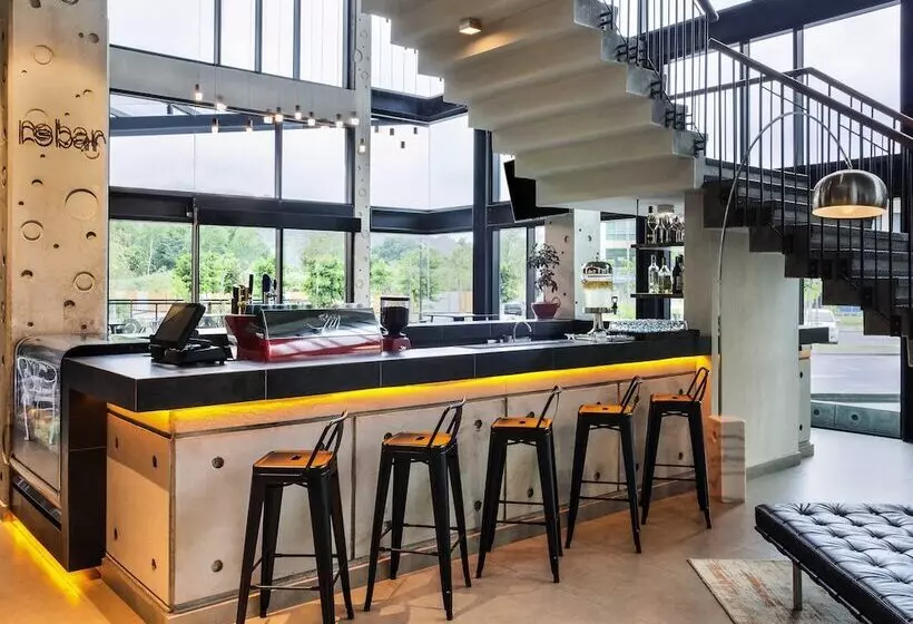 ホテル Ibis Styles Kota Kinabalu Inanam