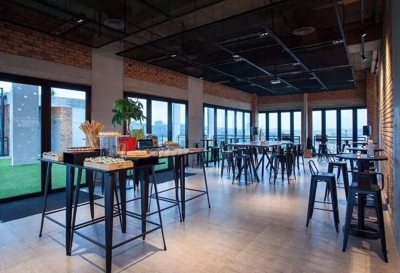 ホテル Ibis Styles Kota Kinabalu Inanam