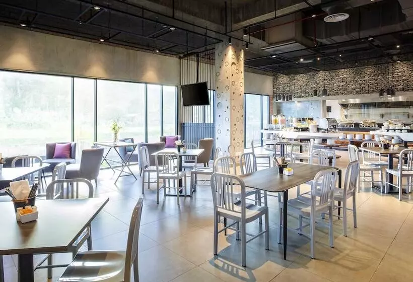 ホテル Ibis Styles Kota Kinabalu Inanam