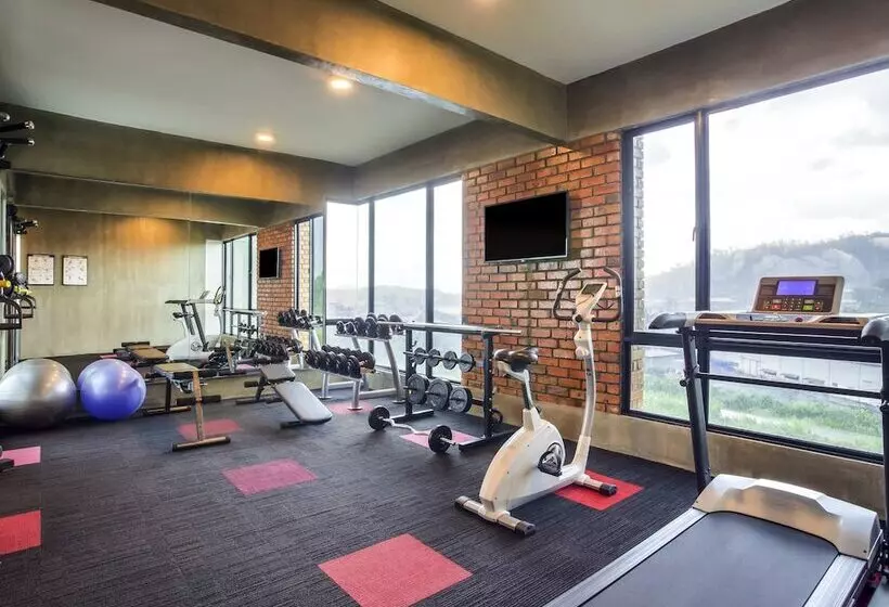 ホテル Ibis Styles Kota Kinabalu Inanam