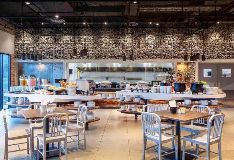 ホテル Ibis Styles Kota Kinabalu Inanam