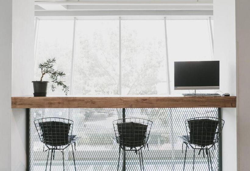 Отель Janevalla Bandung