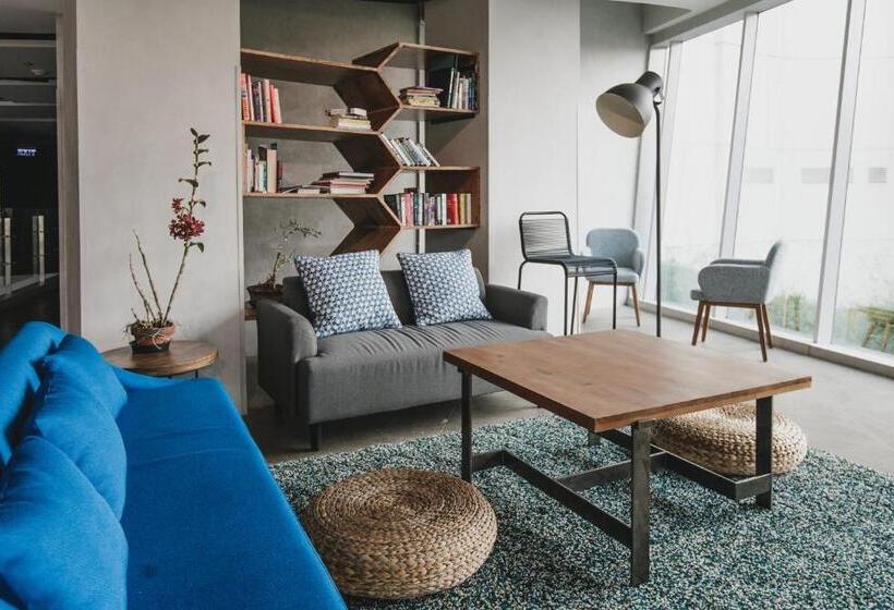 Отель Janevalla Bandung