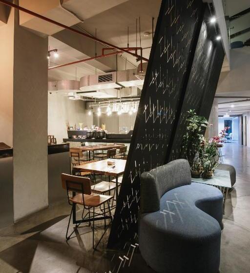 Отель Janevalla Bandung