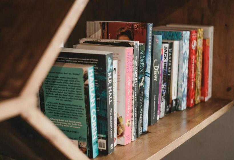 Отель Janevalla Bandung