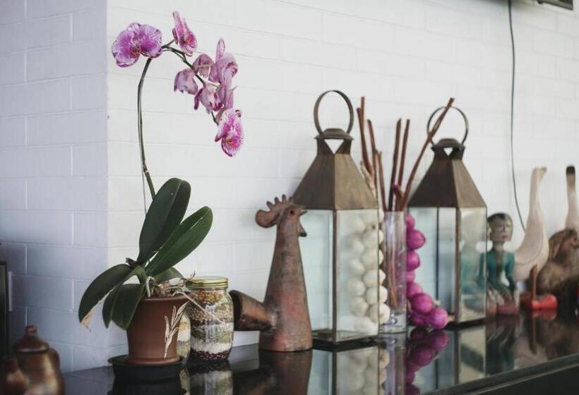 Отель Janevalla Bandung