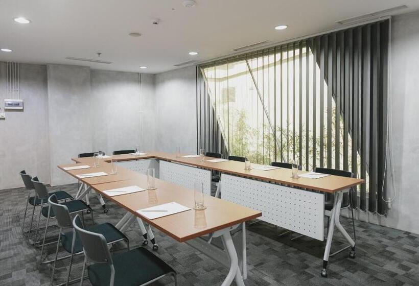 Отель Janevalla Bandung