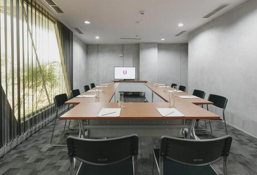 Отель Janevalla Bandung