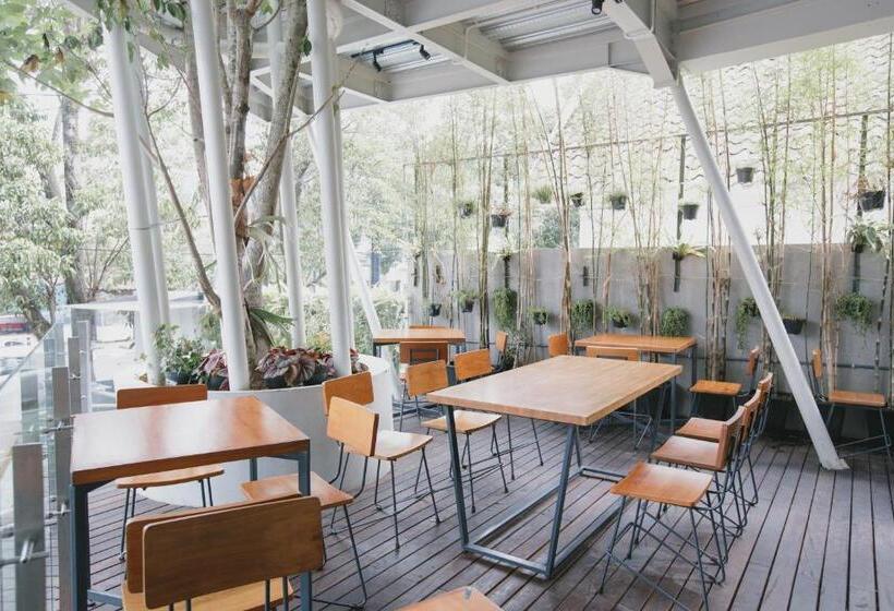 Отель Janevalla Bandung