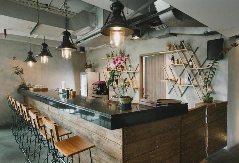 Отель Janevalla Bandung