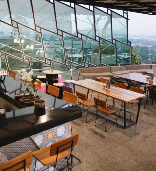 Отель Janevalla Bandung