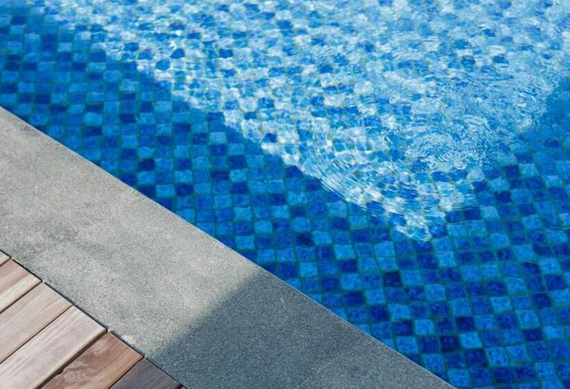 Отель Janevalla Bandung