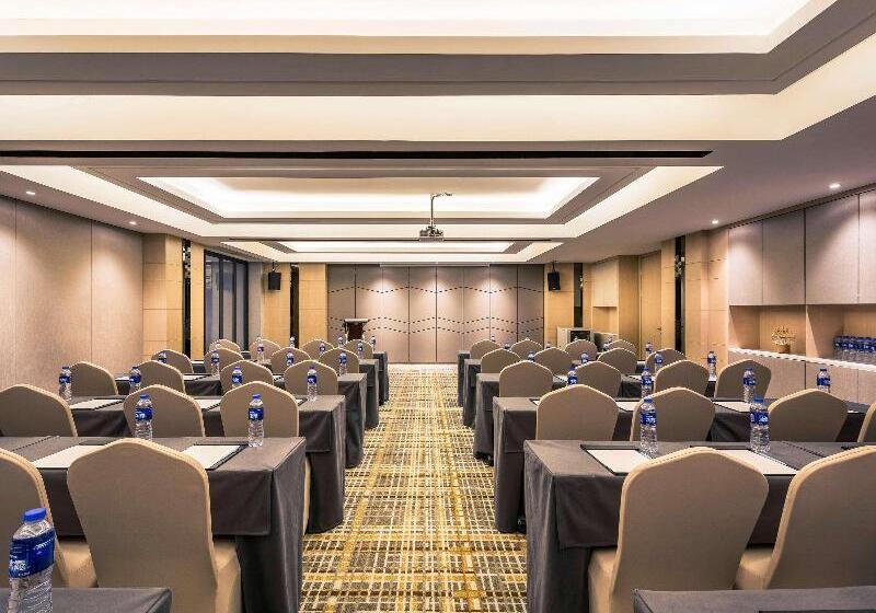 Отель Mercure Chengdu Downtown