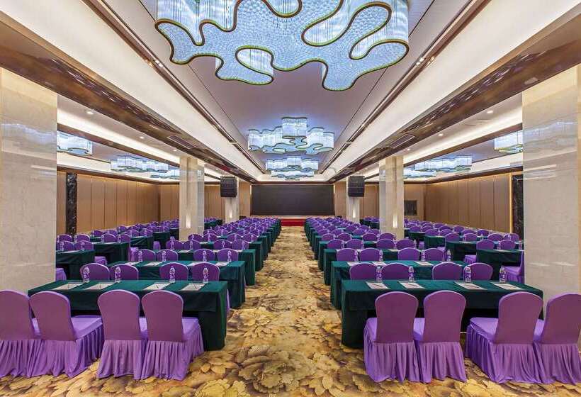 Отель Ramada By Wyndham Taixing