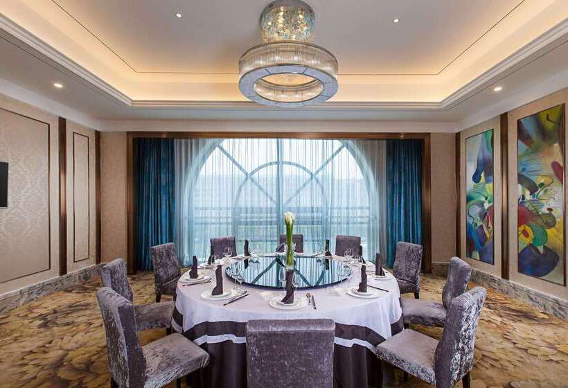 Отель Ramada By Wyndham Taixing