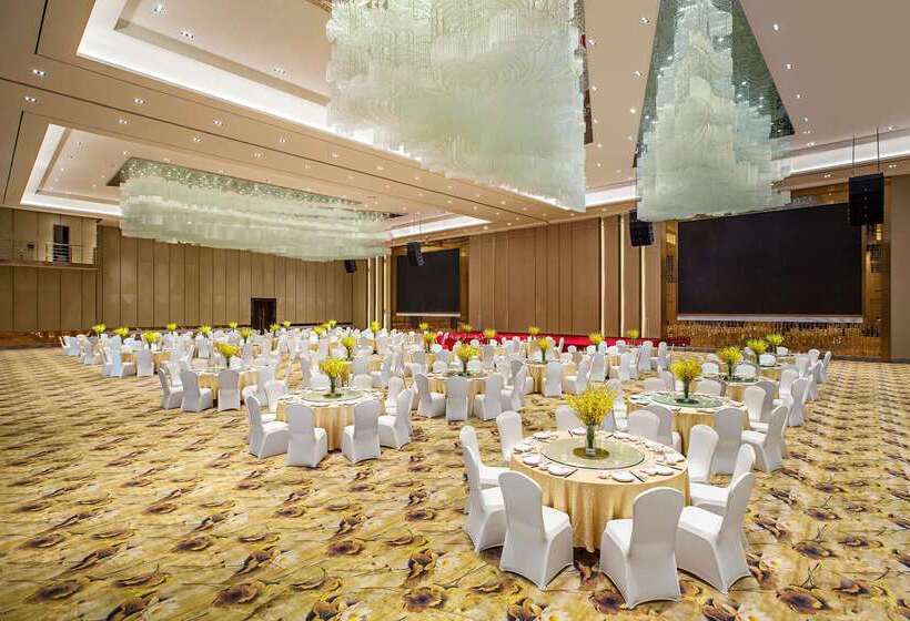 Отель Ramada By Wyndham Taixing