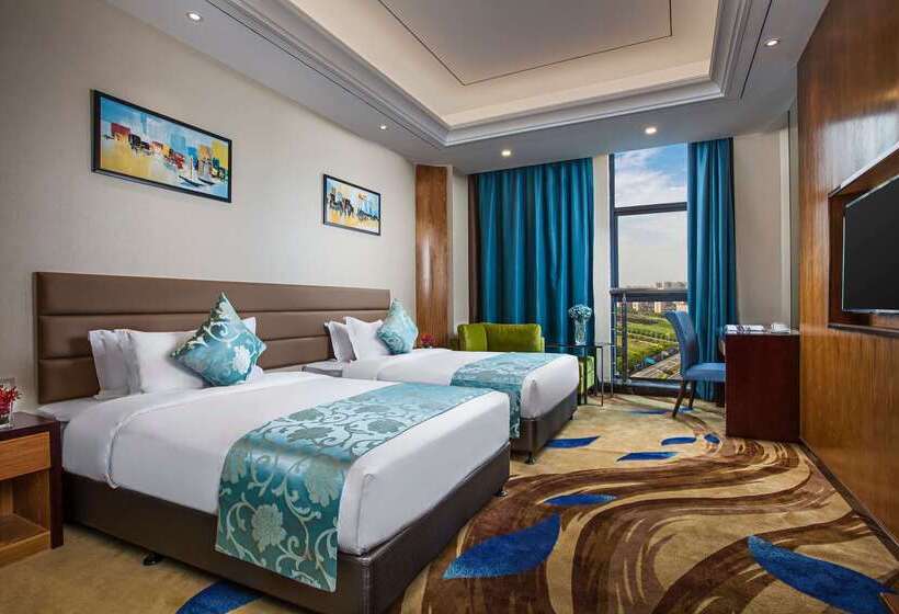 Отель Ramada By Wyndham Taixing