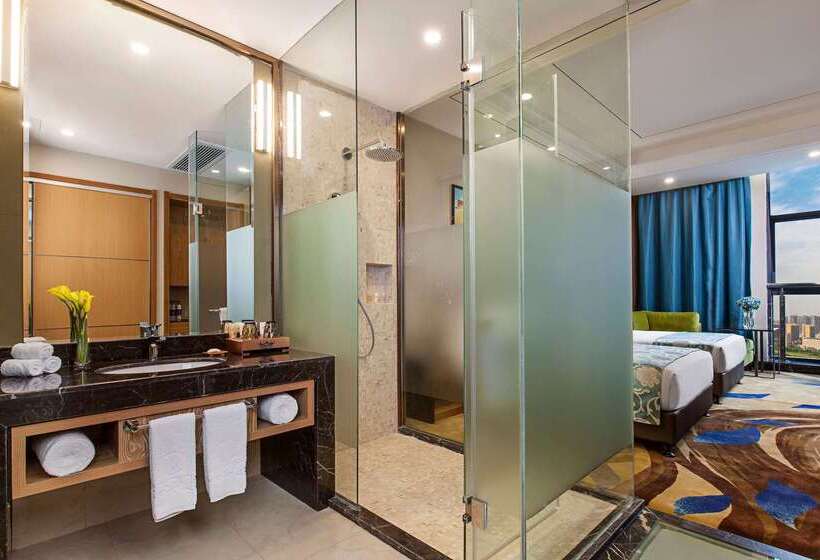 Отель Ramada By Wyndham Taixing