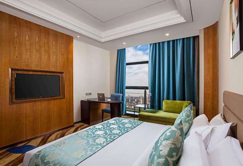 Отель Ramada By Wyndham Taixing