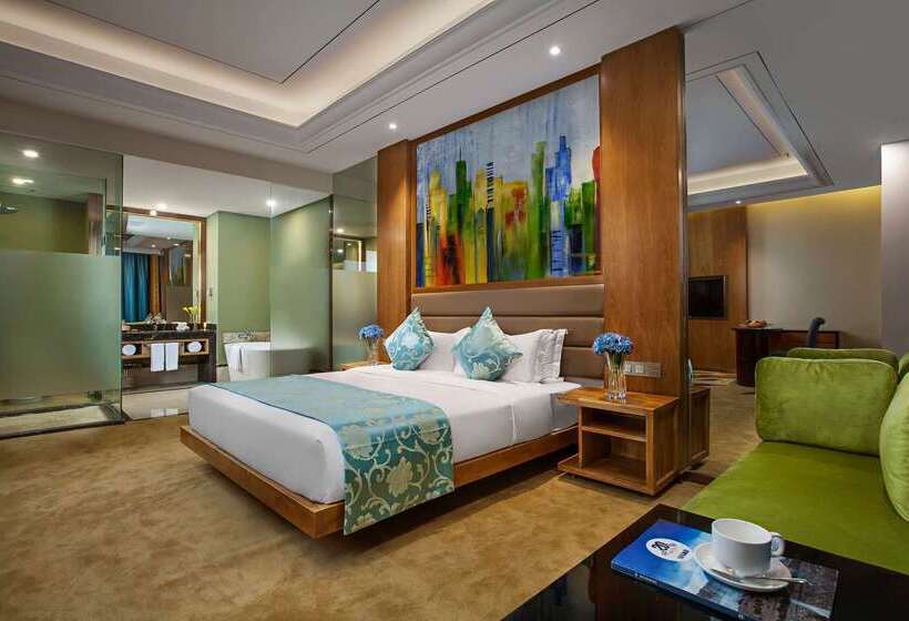 Отель Ramada By Wyndham Taixing