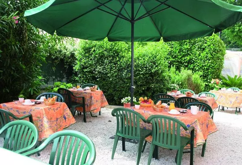 Hotelli Resothel Le Gabian