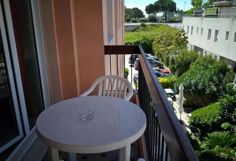 Hotelli Resothel Le Gabian