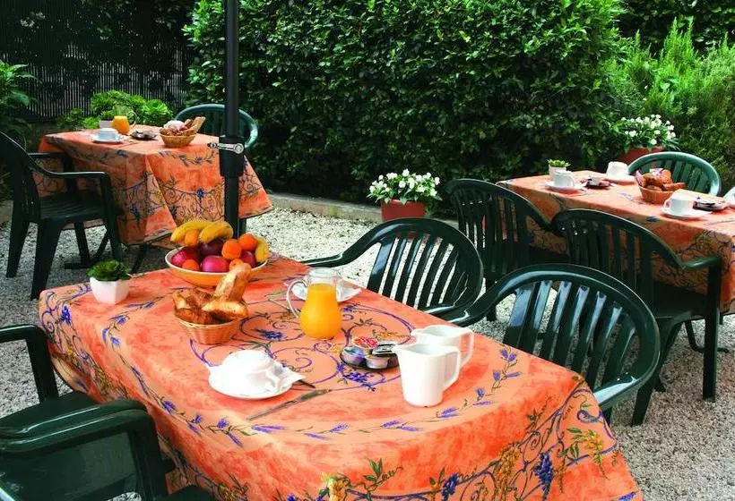 Hotelli Resothel Le Gabian