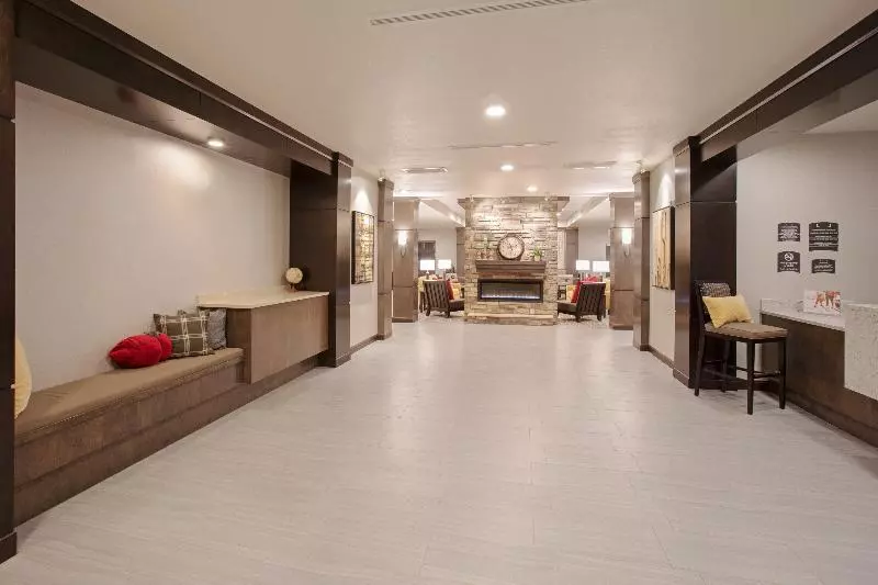 ホテル Staybridge Suites Rapid City   Rushmore, An Ihg