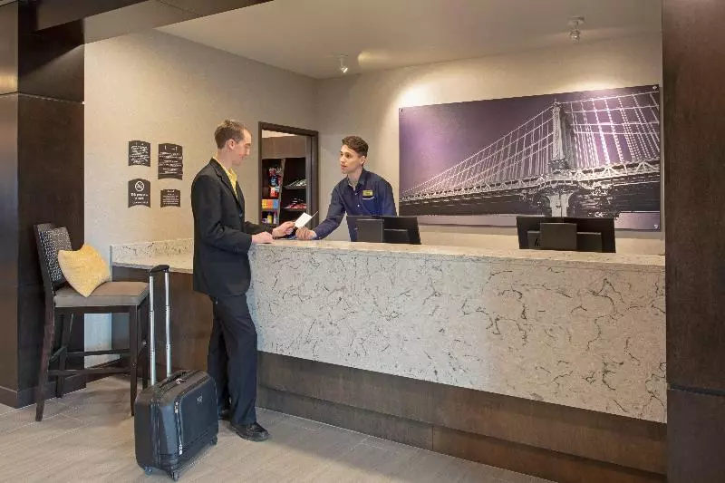 ホテル Staybridge Suites Rapid City   Rushmore, An Ihg