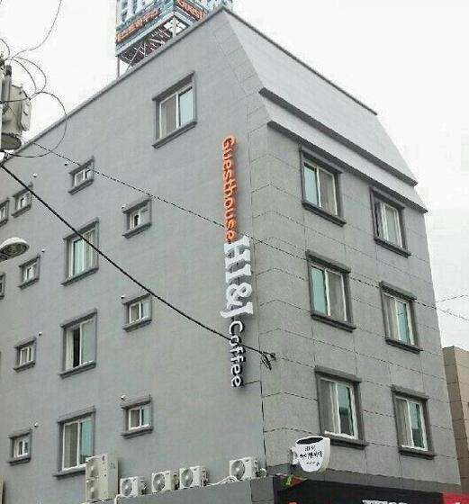 Hi & J Guesthouse  Hostel