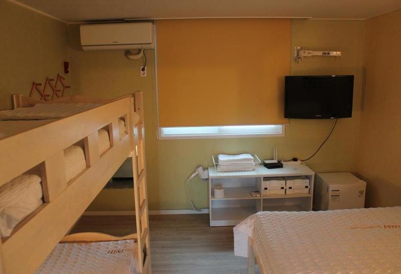 Hi & J Guesthouse  Hostel