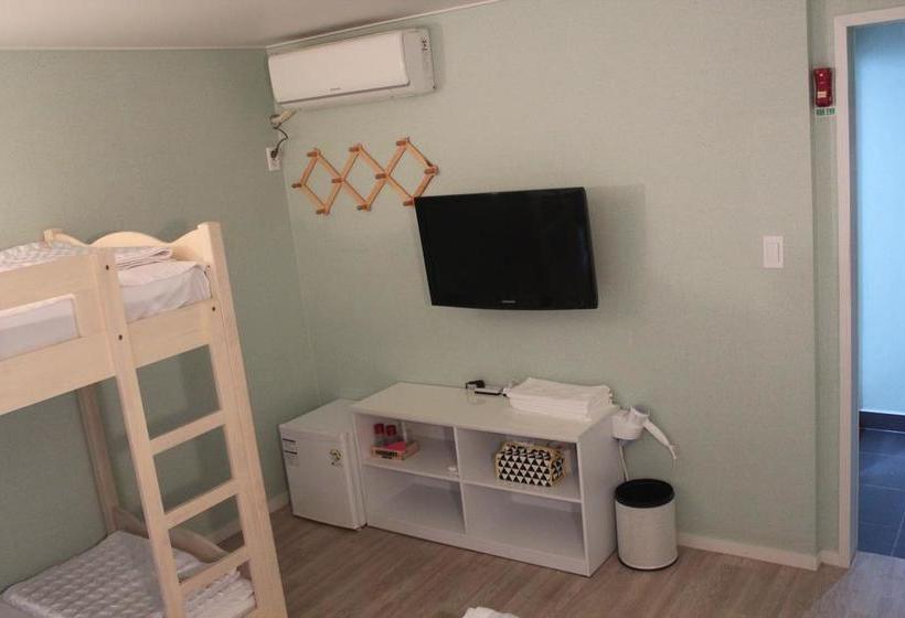 Hi & J Guesthouse  Hostel