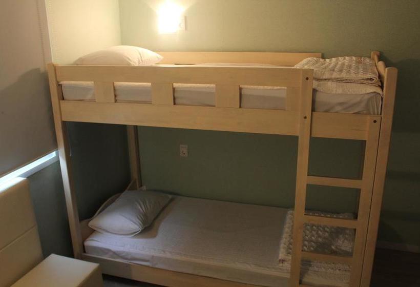 Hi & J Guesthouse  Hostel