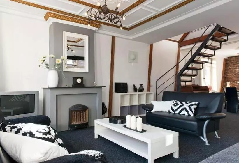 تختخواب و صبحانه Canal Holiday Apartment