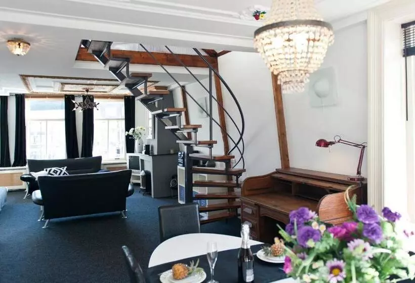 تختخواب و صبحانه Canal Holiday Apartment