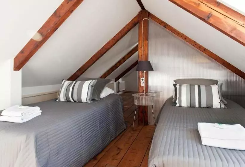 تختخواب و صبحانه Canal Holiday Apartment