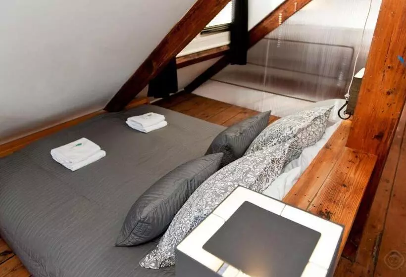 تختخواب و صبحانه Canal Holiday Apartment