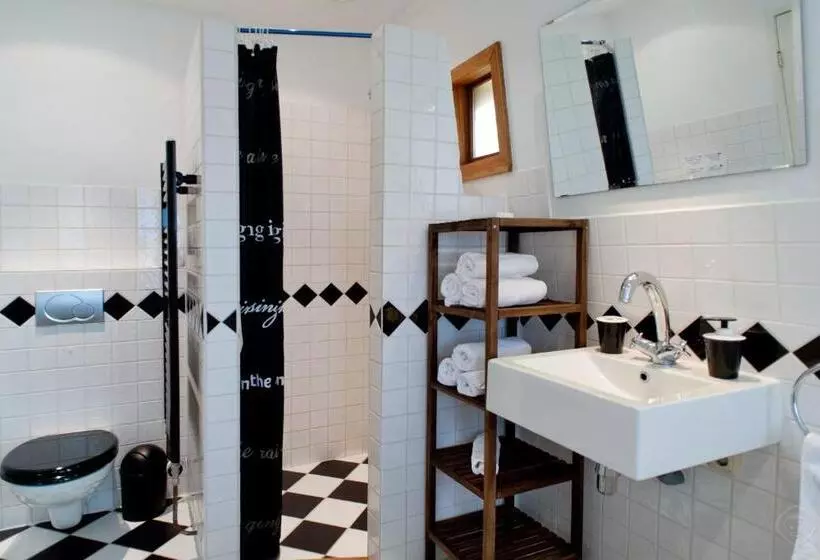 تختخواب و صبحانه Canal Holiday Apartment