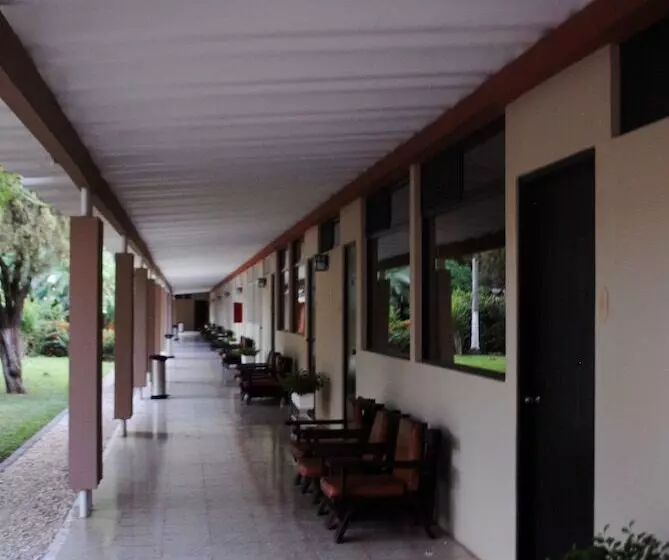 هتل Diria Santa Cruz