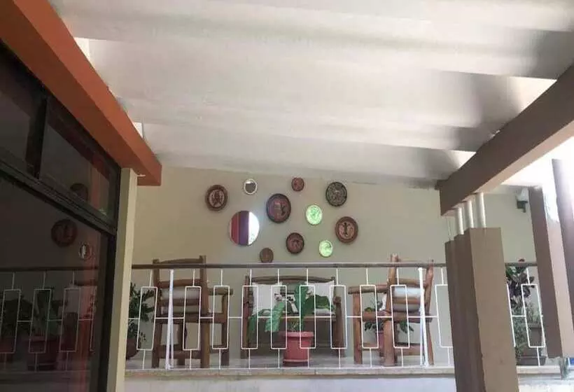 هتل Diria Santa Cruz