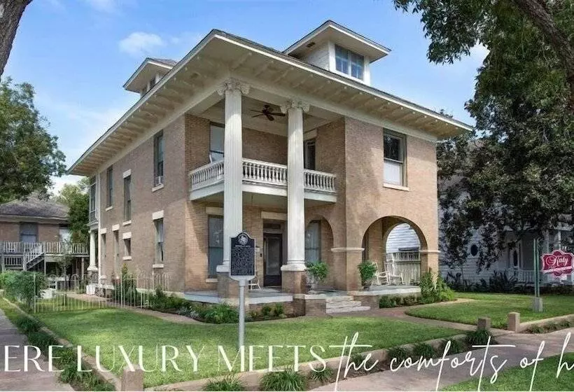 Katy House Bed And Breakfast