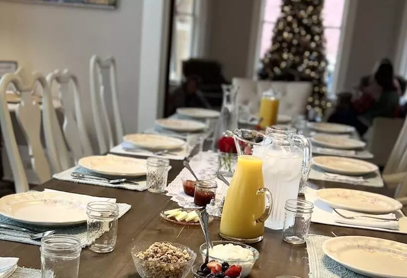 Katy House Bed And Breakfast