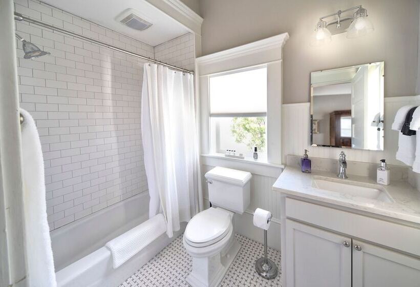 Katy House Bed And Breakfast